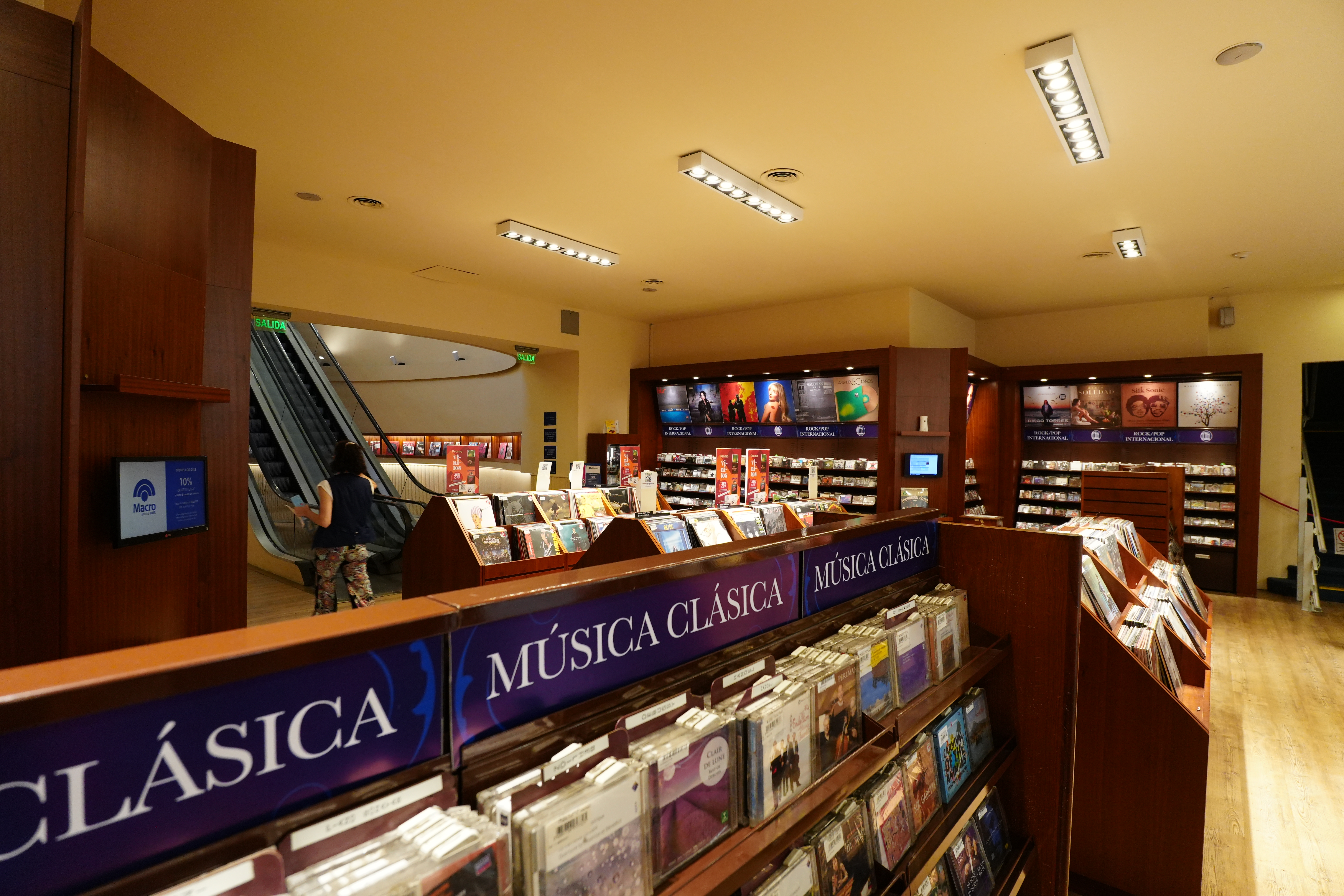 Display of classical music CDs at El Ateneo.	