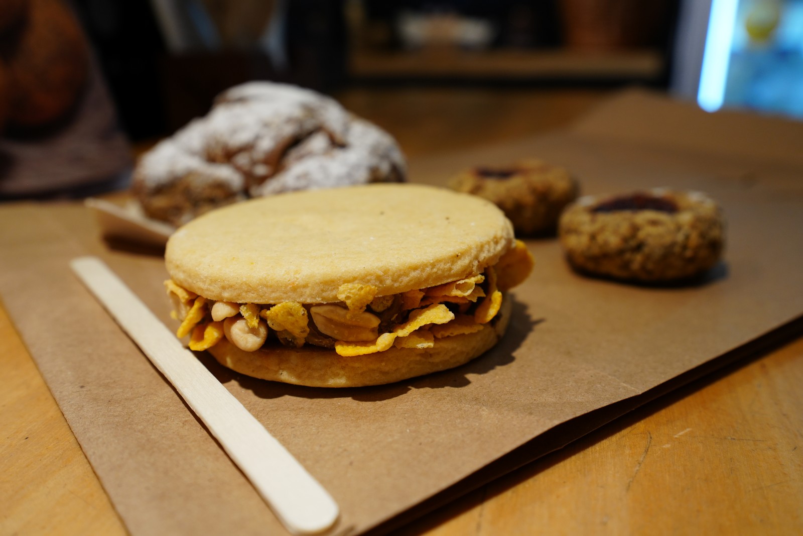Alfajor dessert with dulce de leche filling