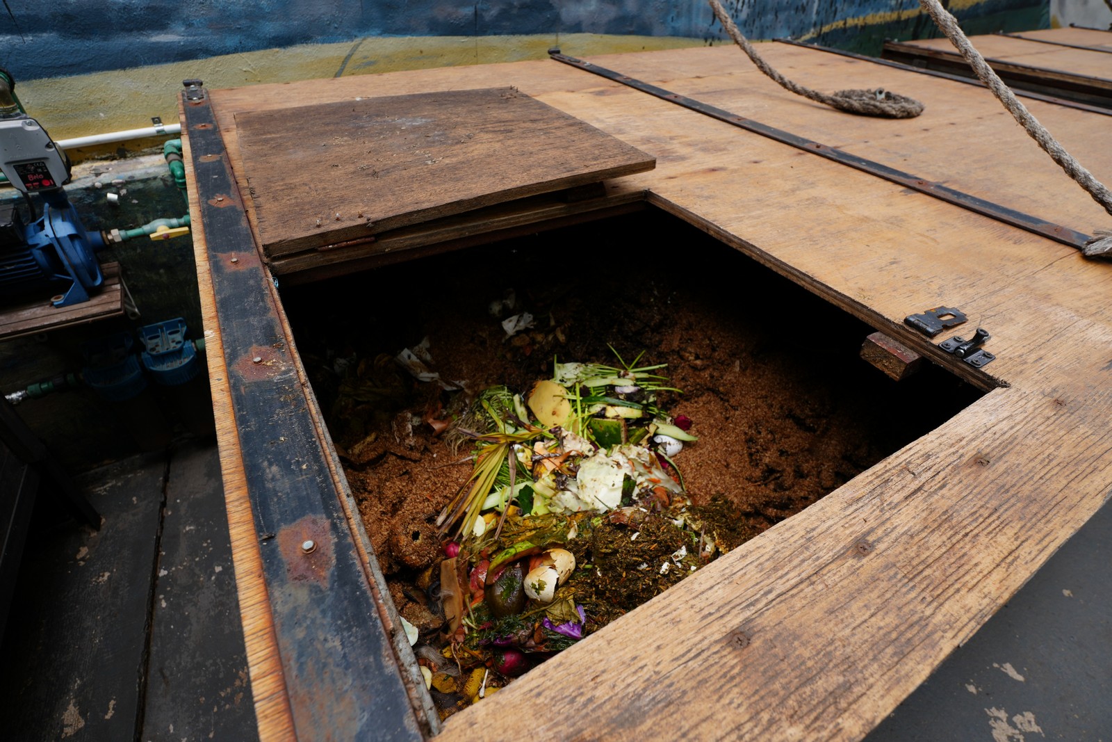 Neighborhood compost bin